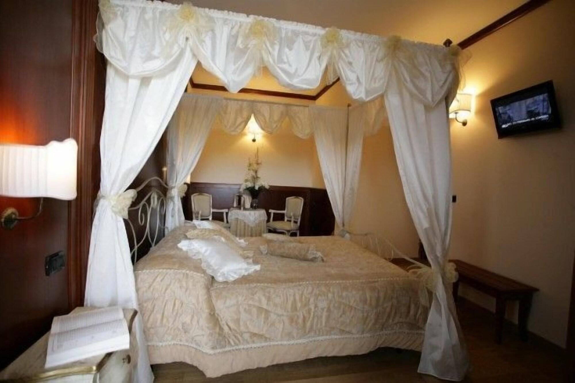 Tesoretto Hotel Поджардо Экстерьер фото